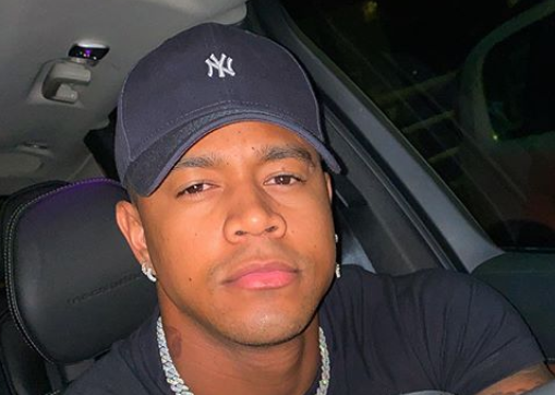 Leo Santana exibe ‘volumão' na calça e enlouquece fãs: ‘monstro'