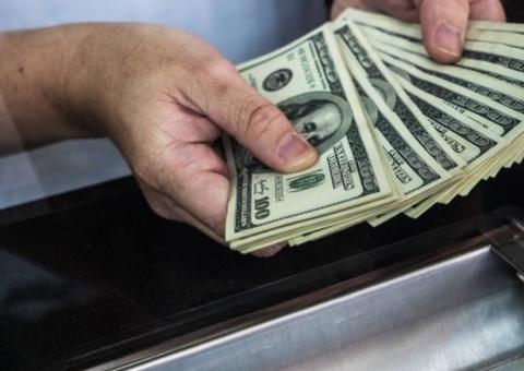 Dólar chega a valer R$ 4,40 pela primeira vez na história 