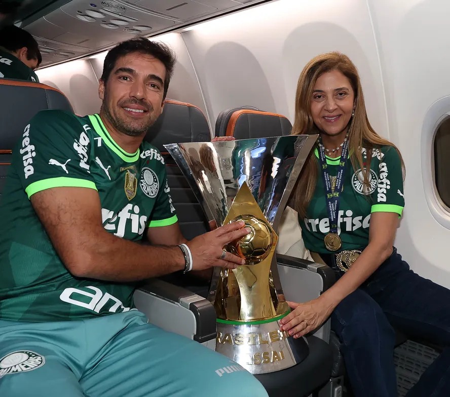 Abel sinaliza que deve permanecer no Palmeiras em reunião com direção do clube