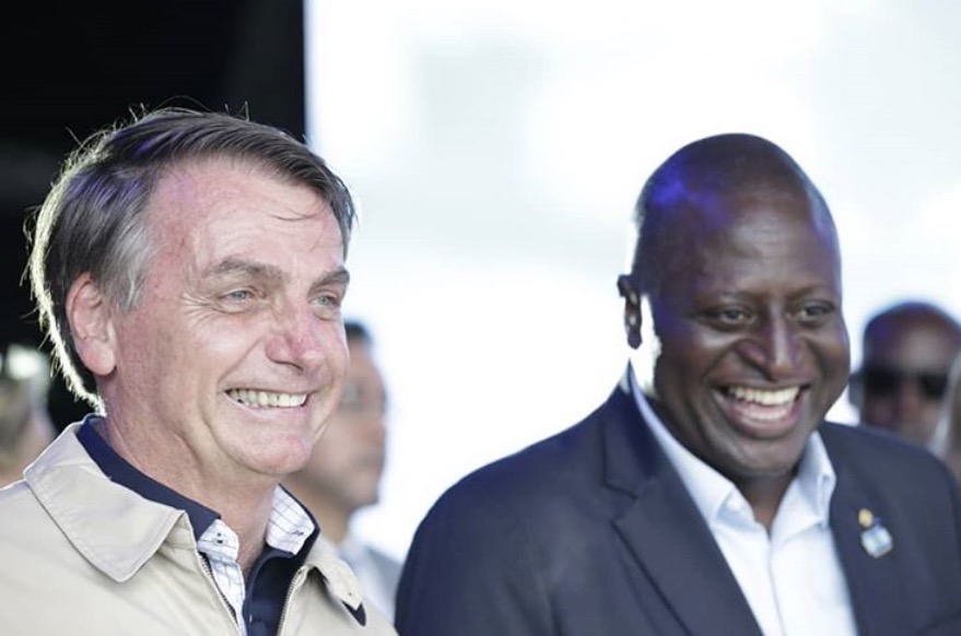 Bolsonaro diz que deputado negro deu uma 'queimadinha'