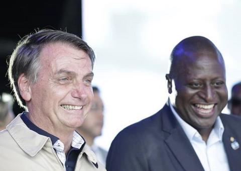 Bolsonaro diz que deputado negro deu uma 'queimadinha'