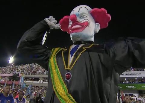 Presidente palhaço é destaque em alegoria de escola de samba e internet reage: 'afrontou Bolsonaro'