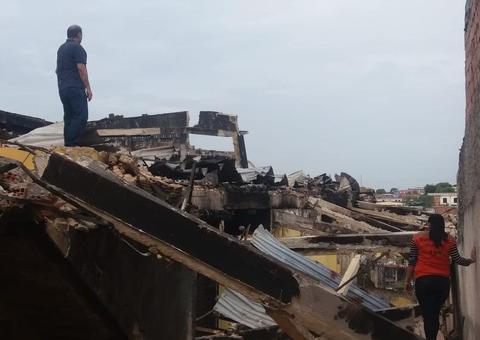 Esplanada terá de demolir prédio atingido por incêndio em Manaus