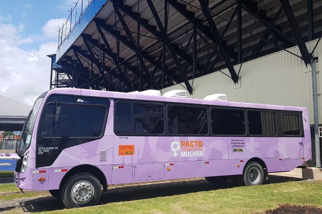 Ônibus da Mulher oferece tatuagens do ‘Não é Não' no sambódromo de Manaus