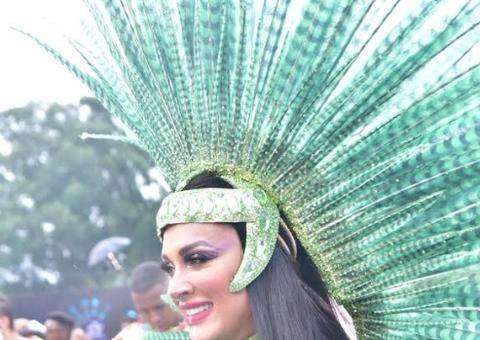 Juju Salimeni é 'rainha do Folclore de Parintins' em desfile da X9