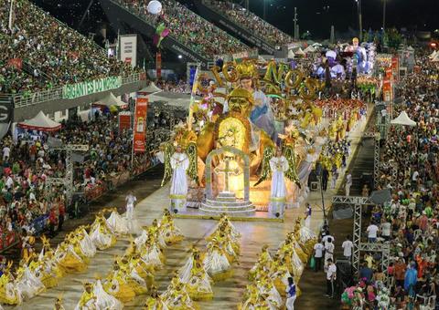 Escolas de samba de Manaus se reinventam com desfile épico; veja melhores momentos