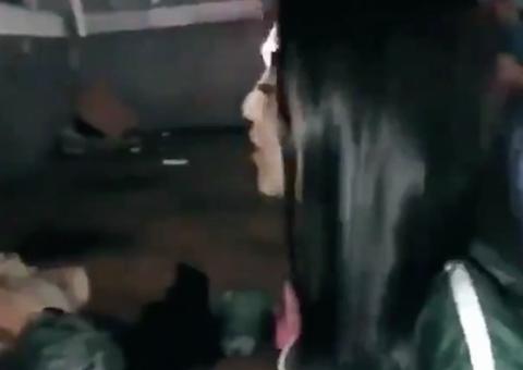 Mc Mirella canta 'te amo piranha' para moradores de rua e vídeo viraliza na internet