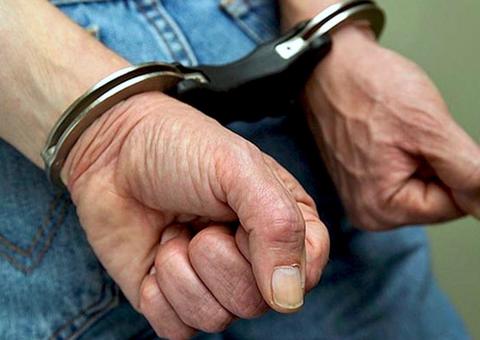 Foragido por tráfico e por bater em mulher, homem é preso em avenida de Manaus