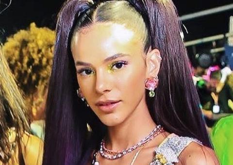 Bruna Marquezine surge com barriga ainda mais negativa em Carnaval de Salvador