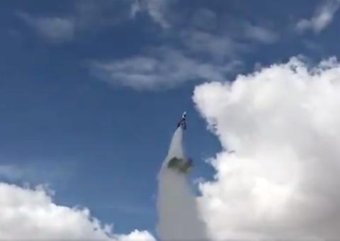 Vídeo: Piloto morre ao se lançar em foguete caseiro para tentar provar que a Terra é plana