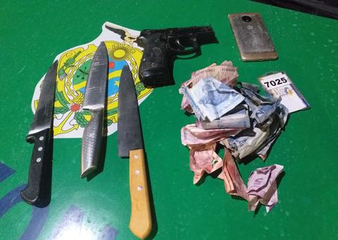 Passageiros pedem socorro e polícia consegue evitar assalto a ônibus, em Manaus