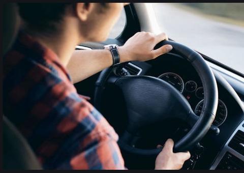 Após vomitar em carro, homem decide não pagar corrida de app e chora ao ser preso em Manaus