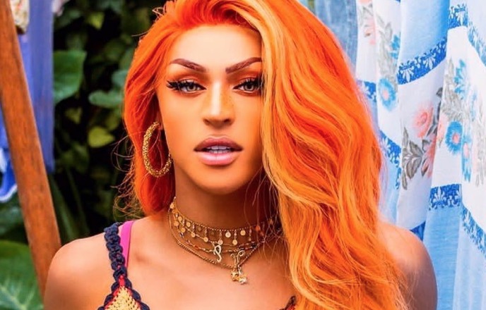 Pablo Vittar se irrita em show e dispara: 'Joga na minha boca'