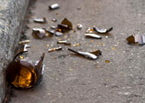 Homem vai parar no hospital após ser atacado com gargalo de garrafa em Manaus