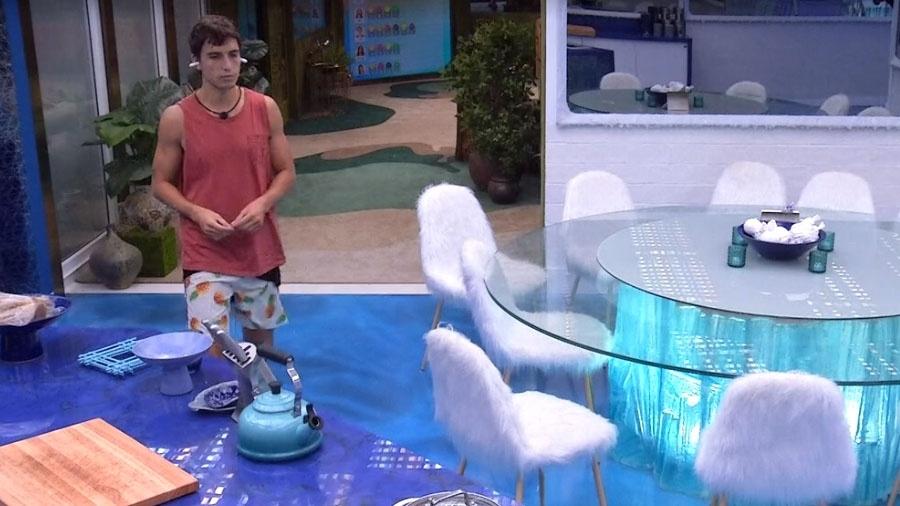 BBB20: Prior improvisa tampão de ouvido com absorvente após ronco de brother 