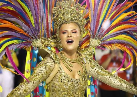 Grande Rio reúne famosos em desfile na Sapucaí; Veja fotos 
