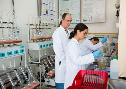 Universitários da UEA vão checar qualidade da água em Manaus