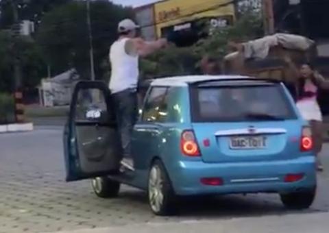 Descontrolado, suposto policial abre fogo contra grupo e deixa homem baleado em Manaus