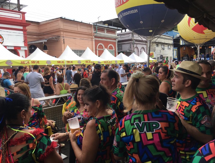Carnaval em Manaus: Bloco do Caldeira arrasta milhares de foliões