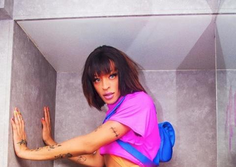 Pabllo Vittar vai de Dora Aventureira a Carnaval de Salvador e fio-dental some em bumbum gigante