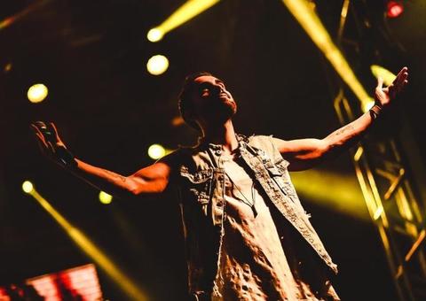 Durante show, fãs gritam 'Boca Rosa saiu' e Diogo Melim tem reação inesperada