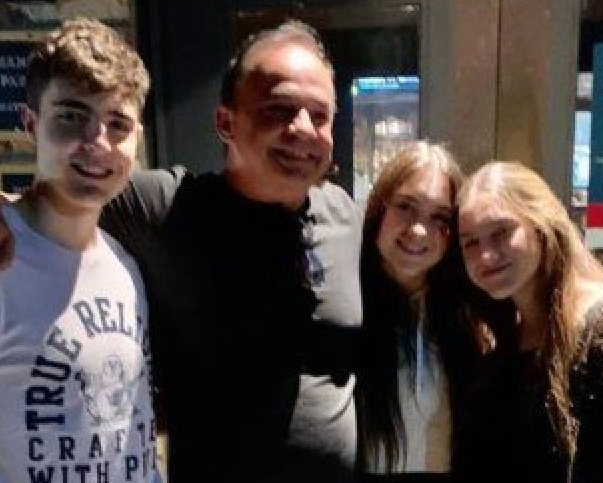 Sem a mãe, filhos de Gugu Liberato reaparecem publicamente após brigas por herança