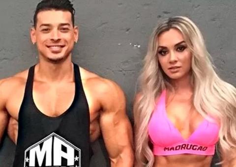 Ex de Juju Salimeni, Felipe Franco surge em clima quente aos beijos com ex-panicat 