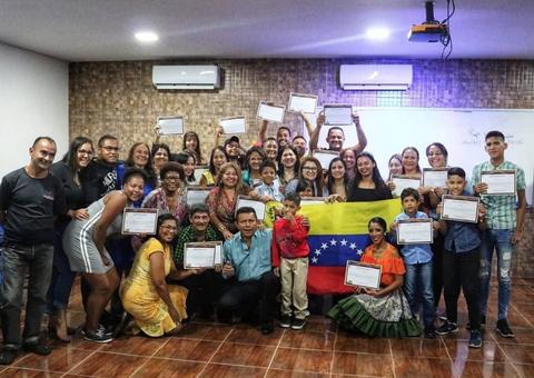 Igreja oferece curso de português para imigrantes refugiados em Manaus