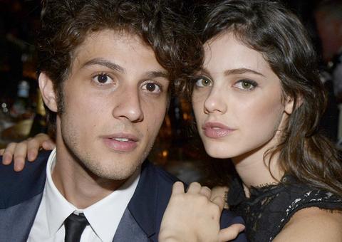 Laura Neiva mostra rostinho da filha e fãs determinam: 'é a cara do pai'