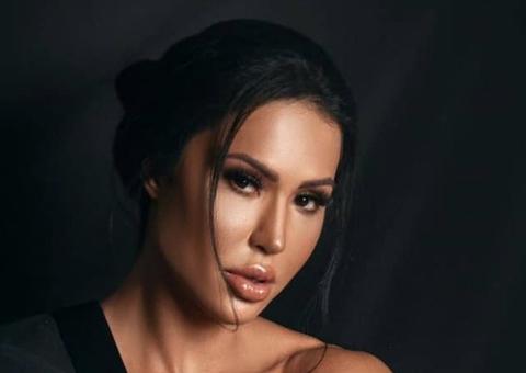 A la Anitta, Gracyanne curte baile com bumbum de fora e 'coleira' com nome de Belo