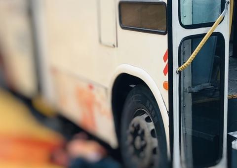 Homem é esfaqueado e espancado até a morte durante assalto a ônibus em Manaus