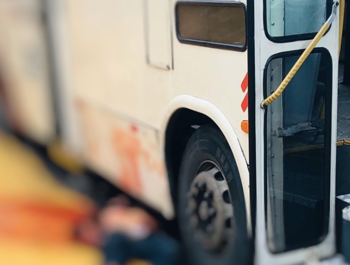 Homem é esfaqueado e espancado até a morte durante assalto a ônibus em Manaus