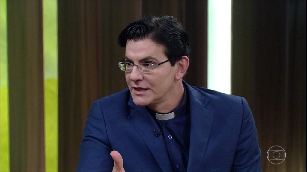 Padre Reginaldo Manzotti é hospitalizado 