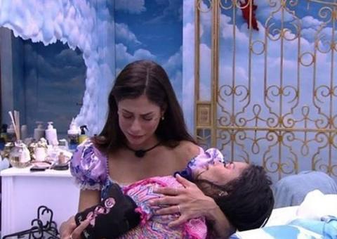 Momento entre Flayslane e Mari viraliza e internet não perdoa; Veja os memes 