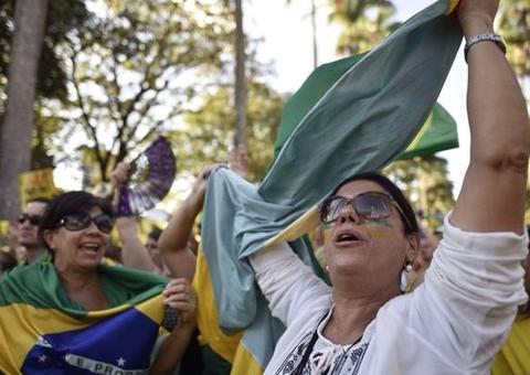 Satisfação com democracia aumenta no Brasil e apoio à liberdade de imprensa cai, diz estudo