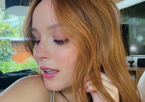 Larissa Manoela posta foto sexy de biquíni e empolga seguidores: 'uau'