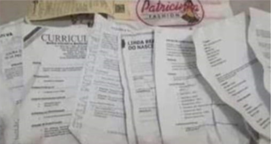 Loja usa currículos de candidatos para embrulhar produto e pede desculpas