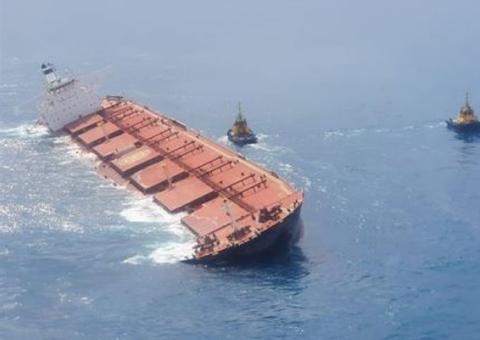 Ibama avista mancha de óleo perto de navio encalhado no Maranhão