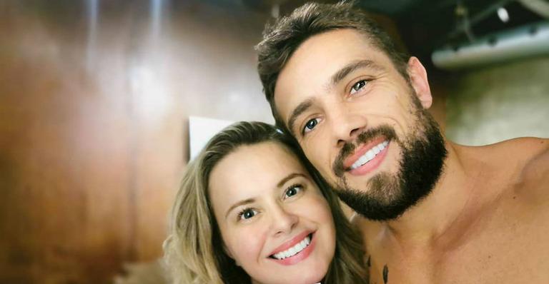 Esposa de Rafael Cardoso comenta cenas quentes do ator com Deborah Secco: gostosos'