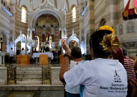 Igrejas recomendam evitar contato em missas para prevenir coronavírus