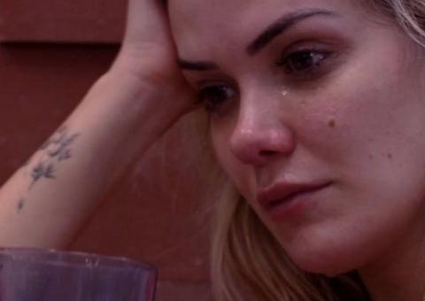 BBB20: Marcela lamenta romance com Daniel e chora por ex-namorado