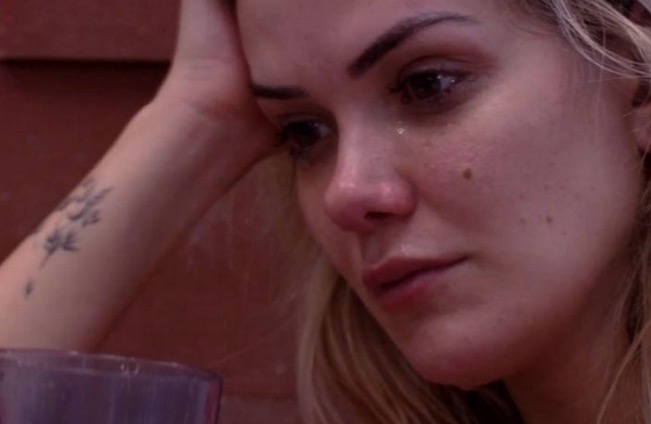 BBB20: Marcela lamenta romance com Daniel e chora por ex-namorado