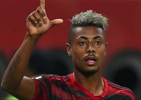 Bruno Henrique do Flamengo é parado em blitz e apresenta CNH que não está no sistema