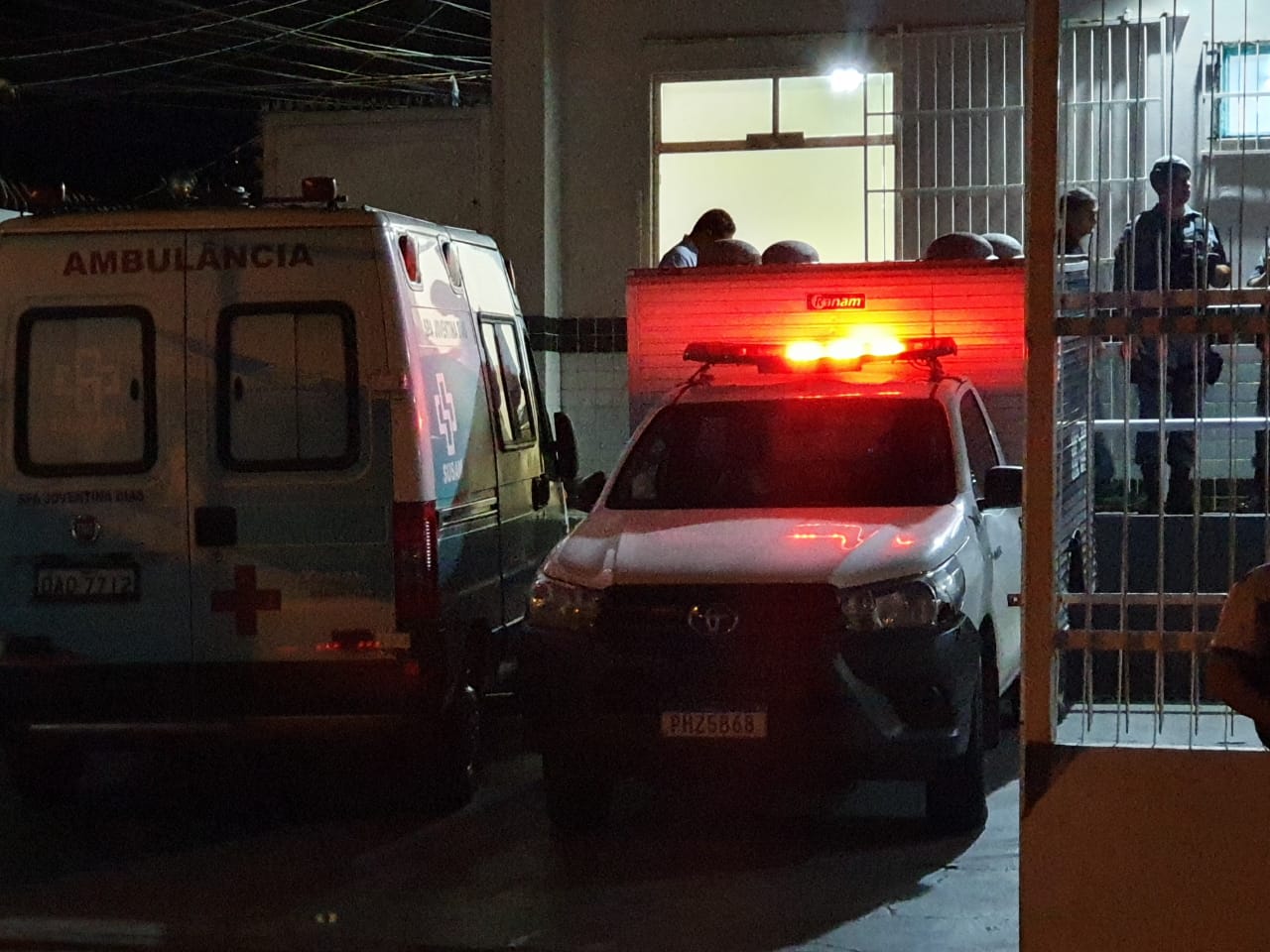 Assassinos desembarcam de carro e matam homem com tiros na cabeça em Manaus