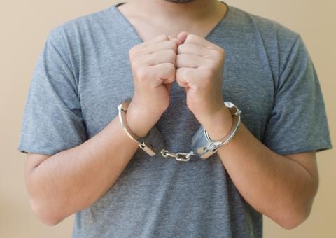 Com drogas e mais de R$ 11 mil, homem é preso em área vermelha de Manaus