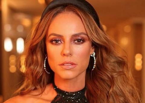 Affair de Paolla Oliveira 'desvia' de beijo da atriz e causa climão