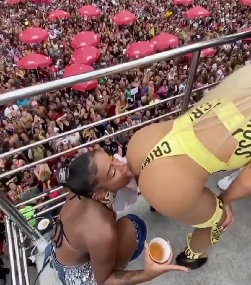 Mc Rebecca simula sexo oral em bumbum de Luísa Sonza durante Bloco da Anitta; assista