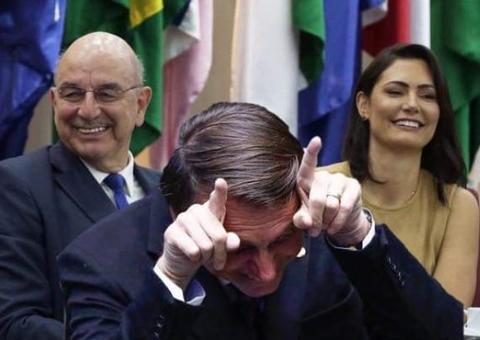 Colunista insinua que Michelle Bolsonaro está vivendo caso com Osmar Terra e web reage