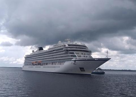 Mais de mil turistas chegam em Manaus no cruzeiro M/S Viking
