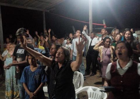 Moradores de Monte Horebe se preparam para enfrentar a polícia com paredão humano